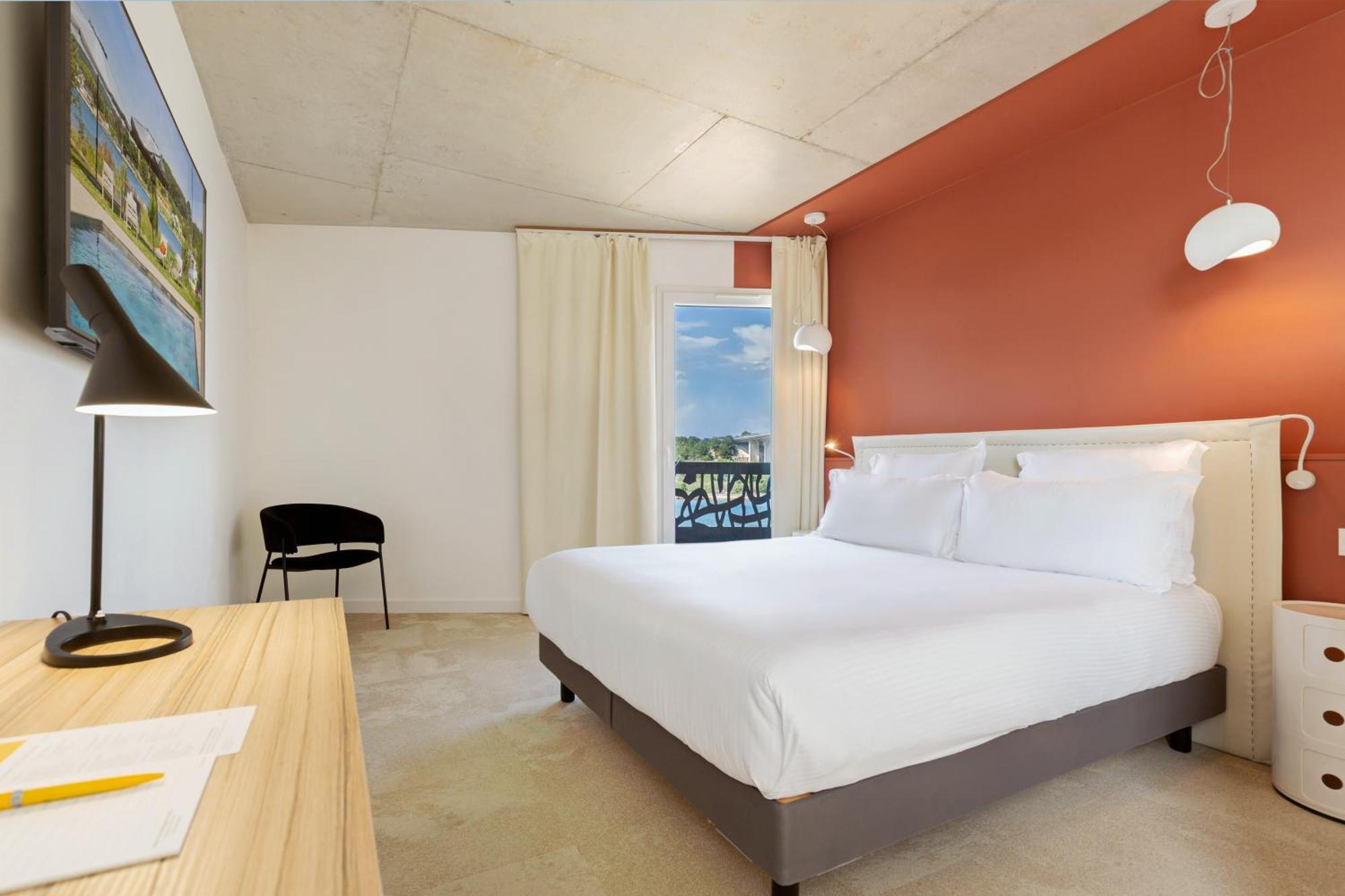 Golden Tulip Hotel & Rooftop Martigues Provence Exterior photo
