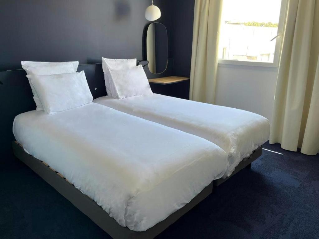 Golden Tulip Hotel & Rooftop Martigues Provence Room photo