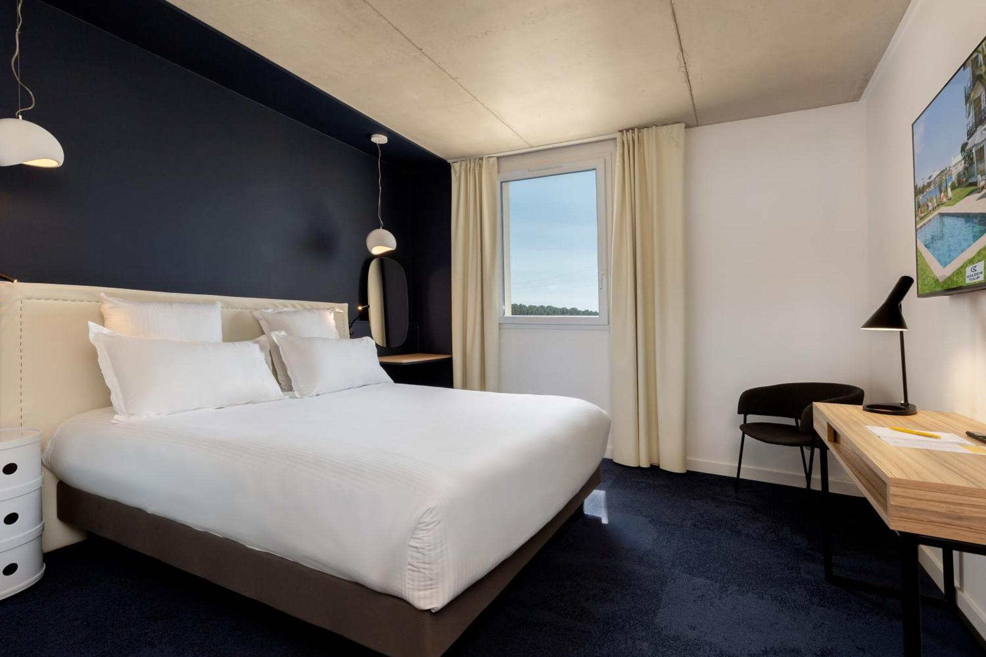 Golden Tulip Hotel & Rooftop Martigues Provence Exterior photo