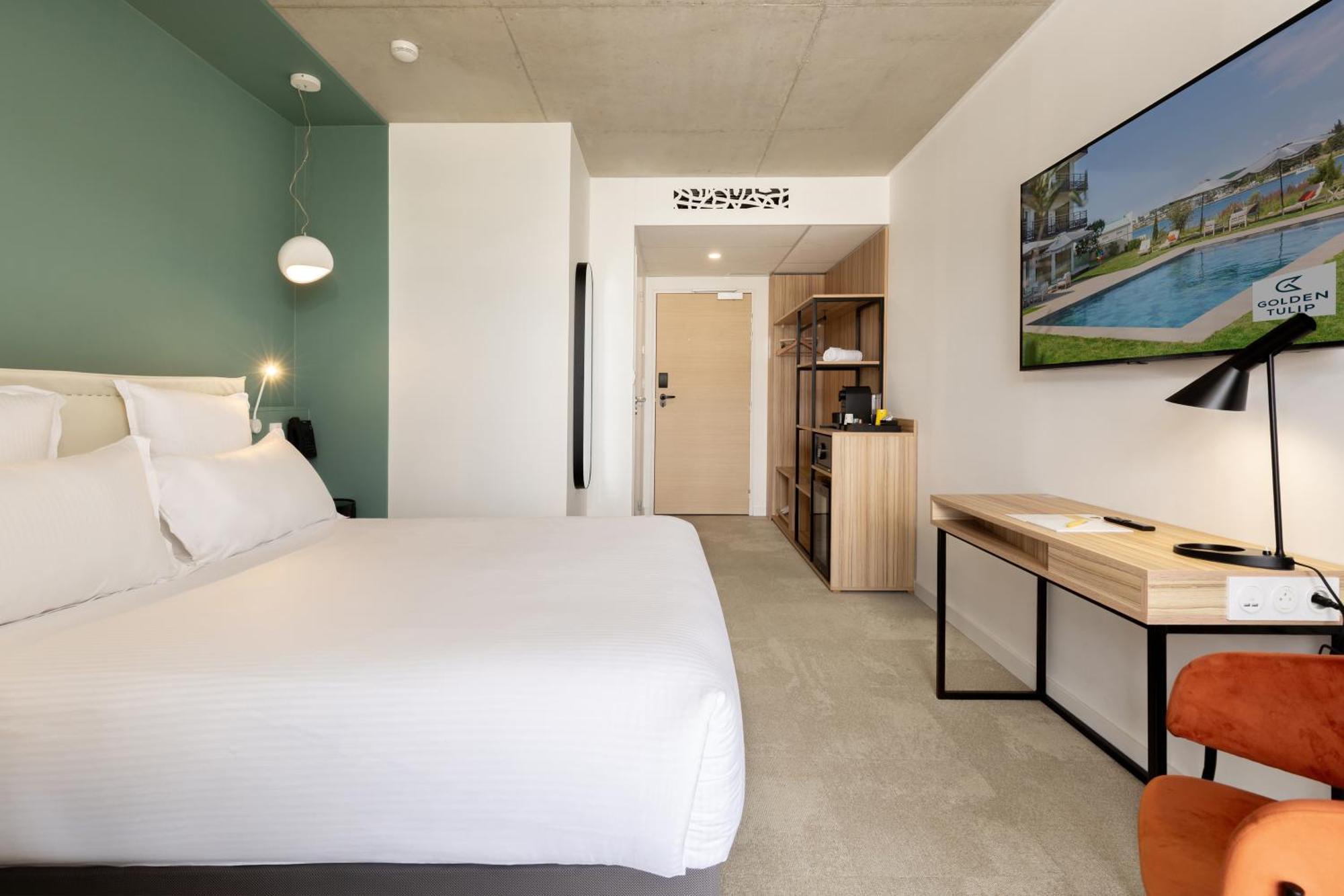 Golden Tulip Hotel & Rooftop Martigues Provence Room photo